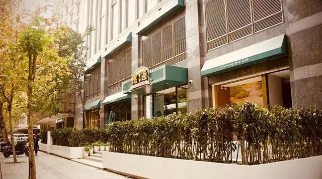 *草烟**行业也有“新零售”：带你打卡全国各地的现代终端网红店