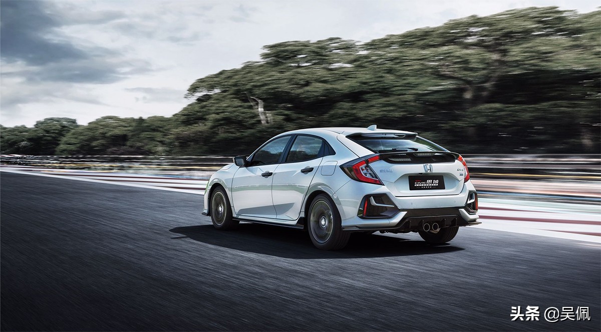 最顶配2022年的思域落地价,低配要18万买不起思域两厢