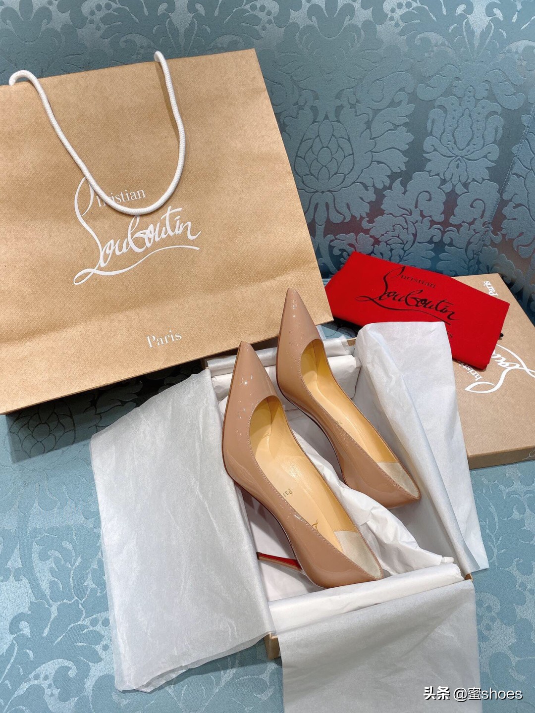 rv和cl哪个更高端,rv和ysl高跟鞋