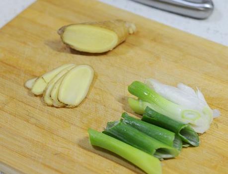 最简单的清蒸鲈鱼做法要不要放盐,清蒸鲈鱼不放盐的最正宗的做法