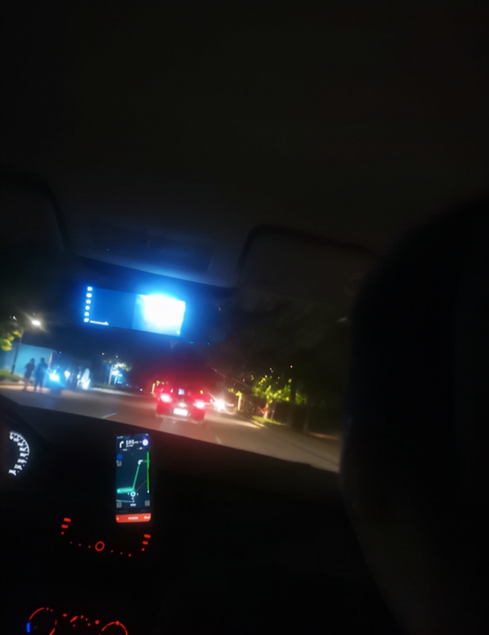 下雨天跟司机聊天,下雨天和司机聊天的说说