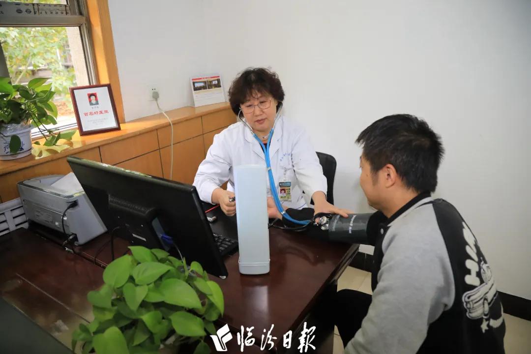 临汾市中心医院十大名医,临汾市中心医院李万英照片