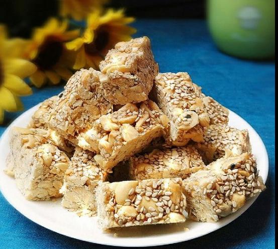 香酥花生芝麻糖的做法,花生芝麻糖不太甜的做法
