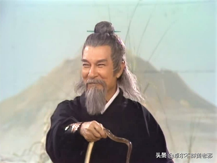 裘千仞单挑周伯通,从天下第一关到天下第一雄关