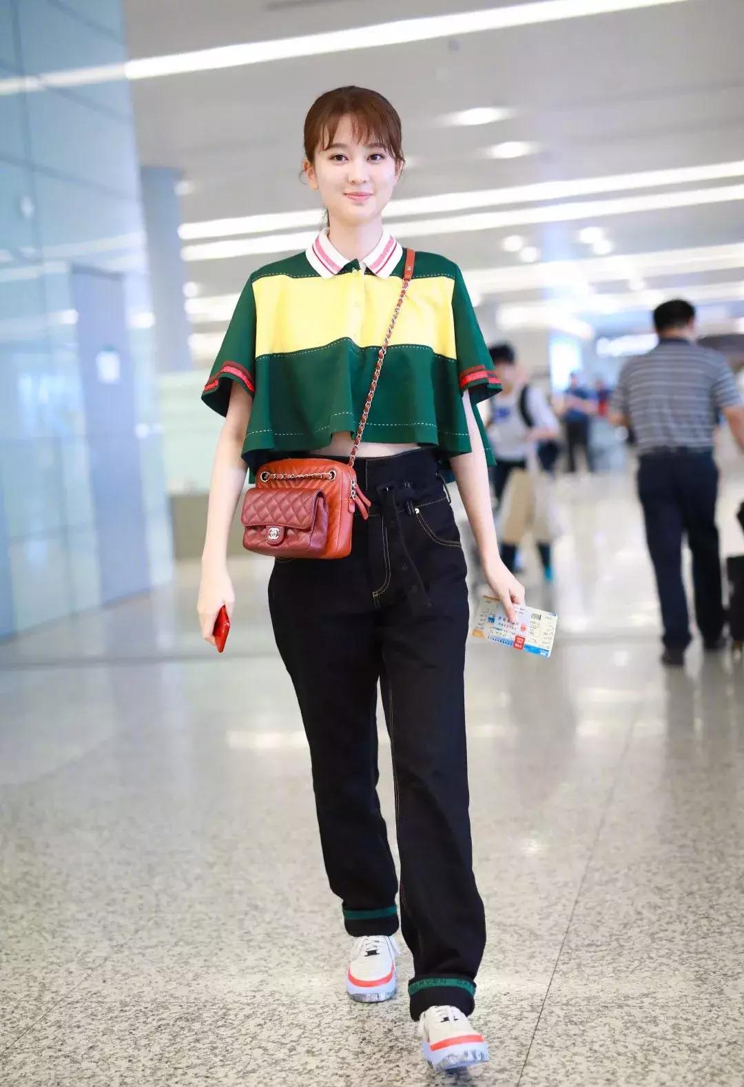 比T恤高贵，比衬衫优雅，今年夏天流行Polo衫