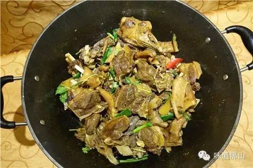 这家老字号食鹅专门店在南海街知巷闻，招牌干逼鹅只需138元锅！