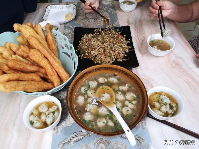 炸油条必须要泡打粉和小苏打粉吗,炸油条一斤面给多少水给一个鸡蛋