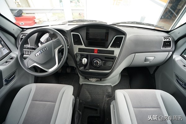 欧胜底盘短轴低顶升顶房车,欧胜底盘和宝迪底盘比较