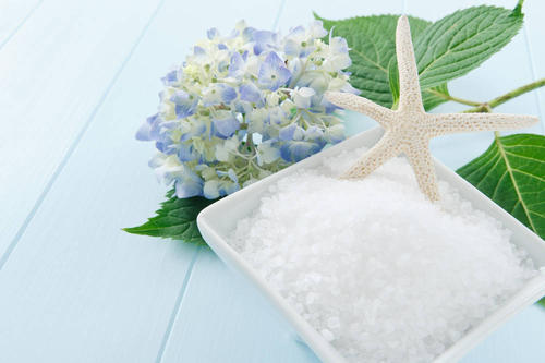 蛋清去黑头靠谱吗？不但去不了黑头还会烂脸，想要去黑头得这样做