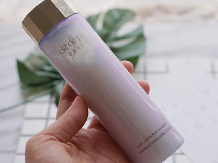 炎症皮肤适合兰蔻小黑瓶吗 (干性皮肤可以用法国兰蔻小黑瓶吗)