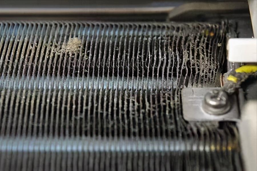 空调吹出来的风有异味怎么办,没开空调空调却有异味