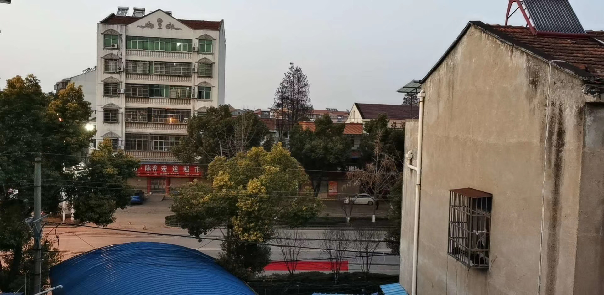 湖北隔离时期的生活：妈妈和哥哥憋得吵架，10岁侄女成烘培小能手