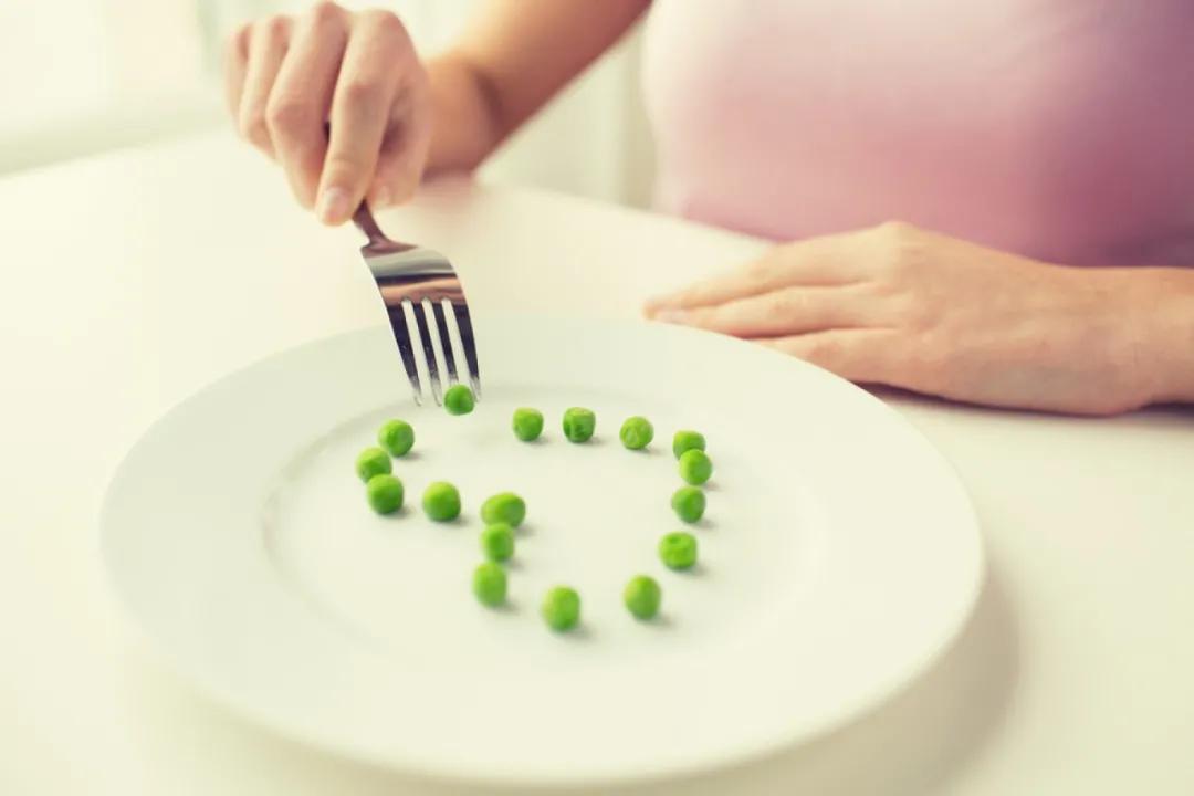 吃多吃少体重都没有变化什么原因,吃得少还不饿是不是代谢出问题了