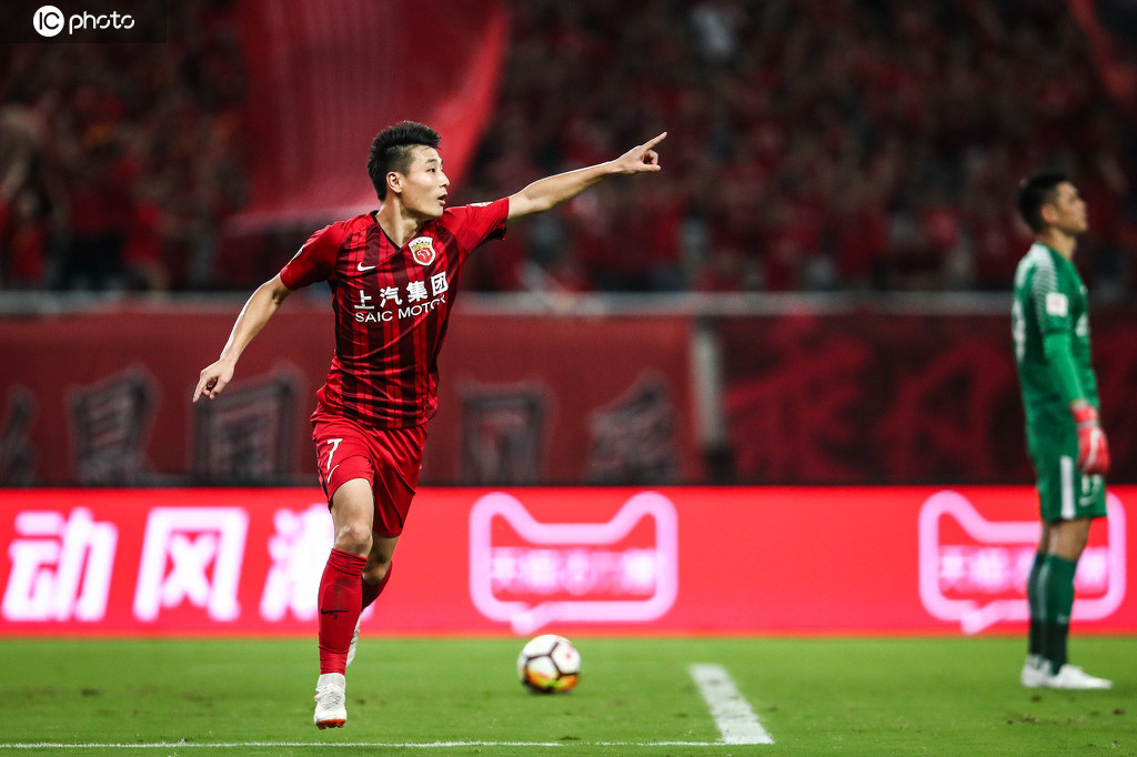 哪些情况终止足球比赛,足球比赛因为意外情况延期怎么办