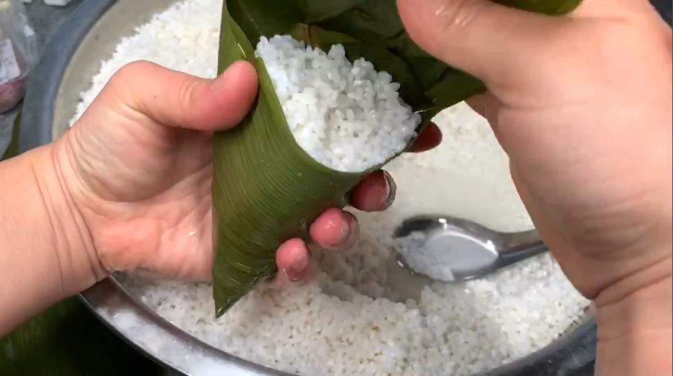 粽子最简单做法,手把手教两种粽子的做法