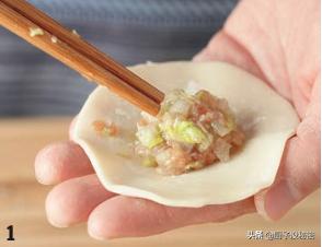 教你包水饺调馅,包猫耳朵水饺手法视频