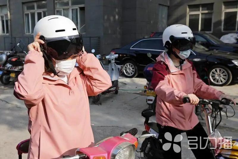 头盔“C位出圈”？日照市东港区市场监管提醒：没有3C认证的不符合摩托车乘员安全头盔标准