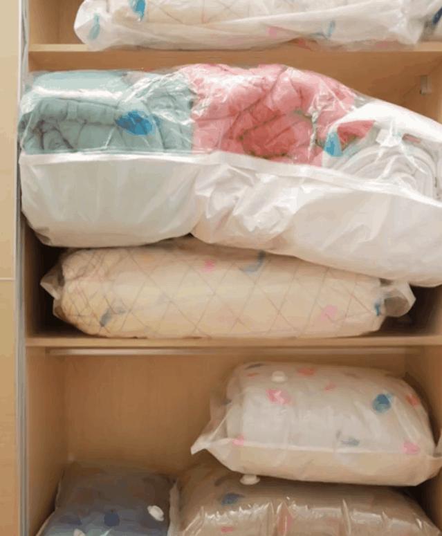 衣服怎么收纳可以防止发霉不会皱,换季衣服怎么整理没折痕