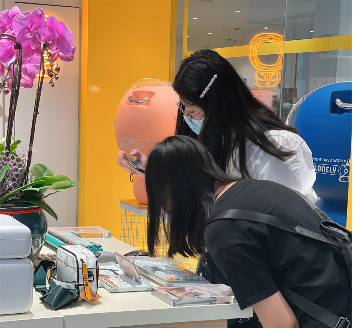 滴！打卡洛斐首家线下实体店