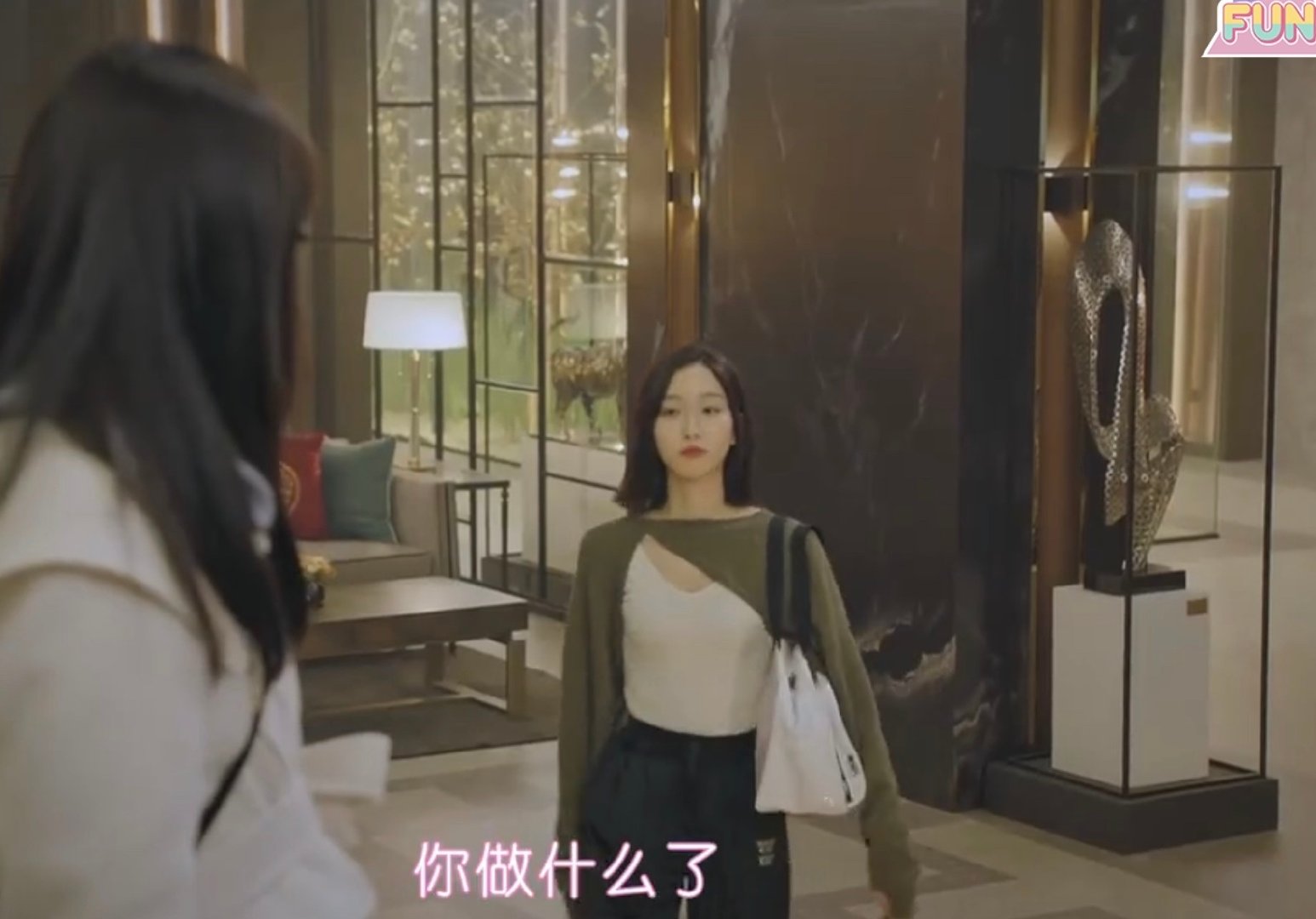 看了《顶楼2》，又发现一个“疯批美人”衣品开挂，每套都超想要