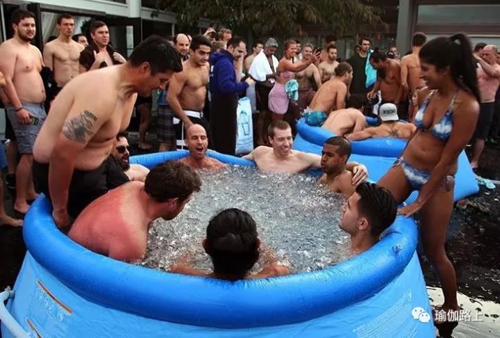 他是世界上最耐寒的人！不怕冷的秘密竟然是瑜伽和冥想…