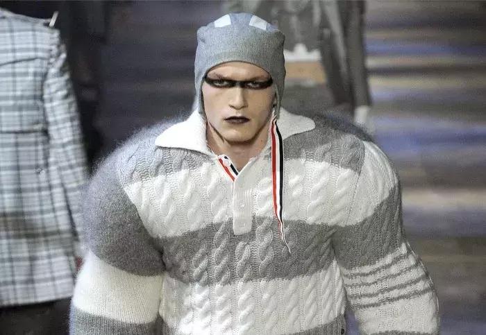 一到冬天，设计师就开始放飞自我，UGG出了一款“麻袋”？