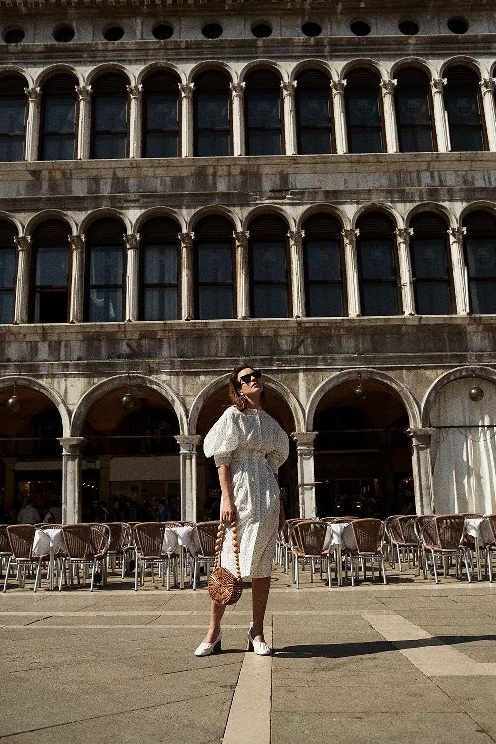 小白鞋ins潮白搭国潮,小白鞋过时了现在流行这5款鞋