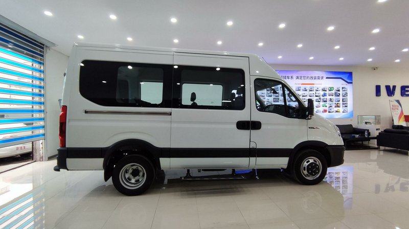 依维柯欧胜超瑞系列,21款依维柯欧胜长轴高顶客货版