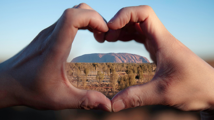 乌鲁鲁的星空晚宴，在世界中心呼唤爱「七夕特稿」