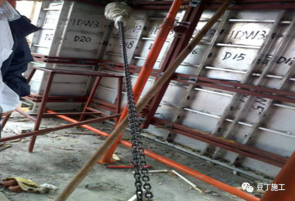 铝合金模板怎么和木模达到持平,木模板铝模施工