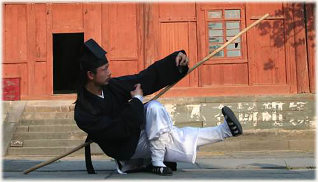 4米高墙一跃而上！陈师行再现轻功绝学，不同于闫芳雷公之流