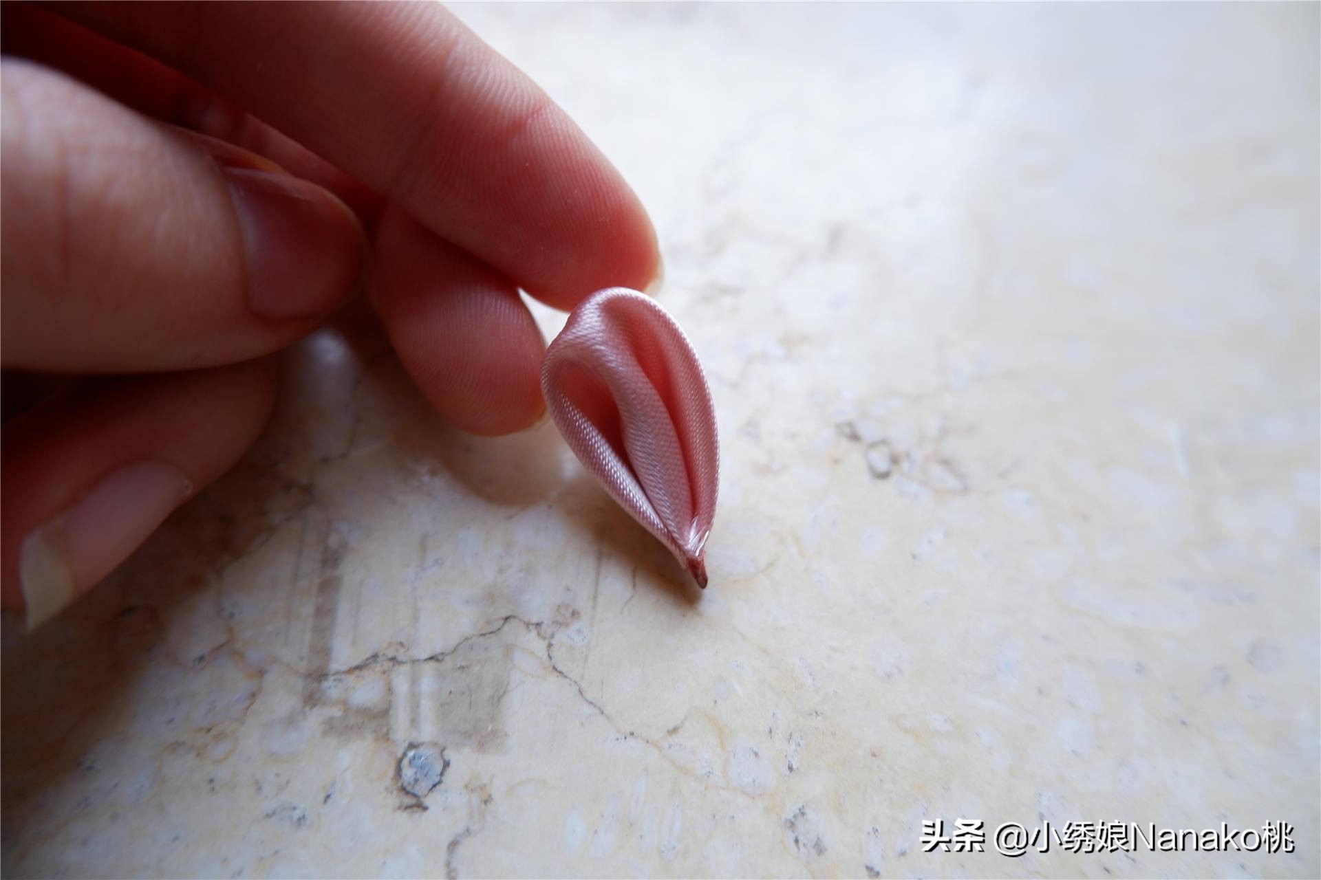 蝴蝶结丝带花制作图解,怎么做丝带花结最简单又漂亮