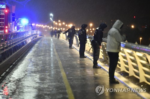 载有33名韩国游客游船在匈牙利沉没，至少7人死亡，最小乘客仅7岁