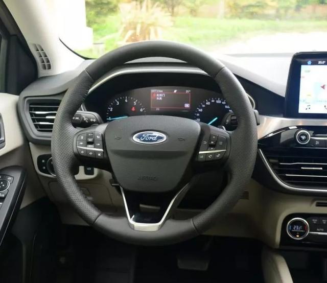 三厢福克斯值得买吗？来听听车主对它的评价和看法吧