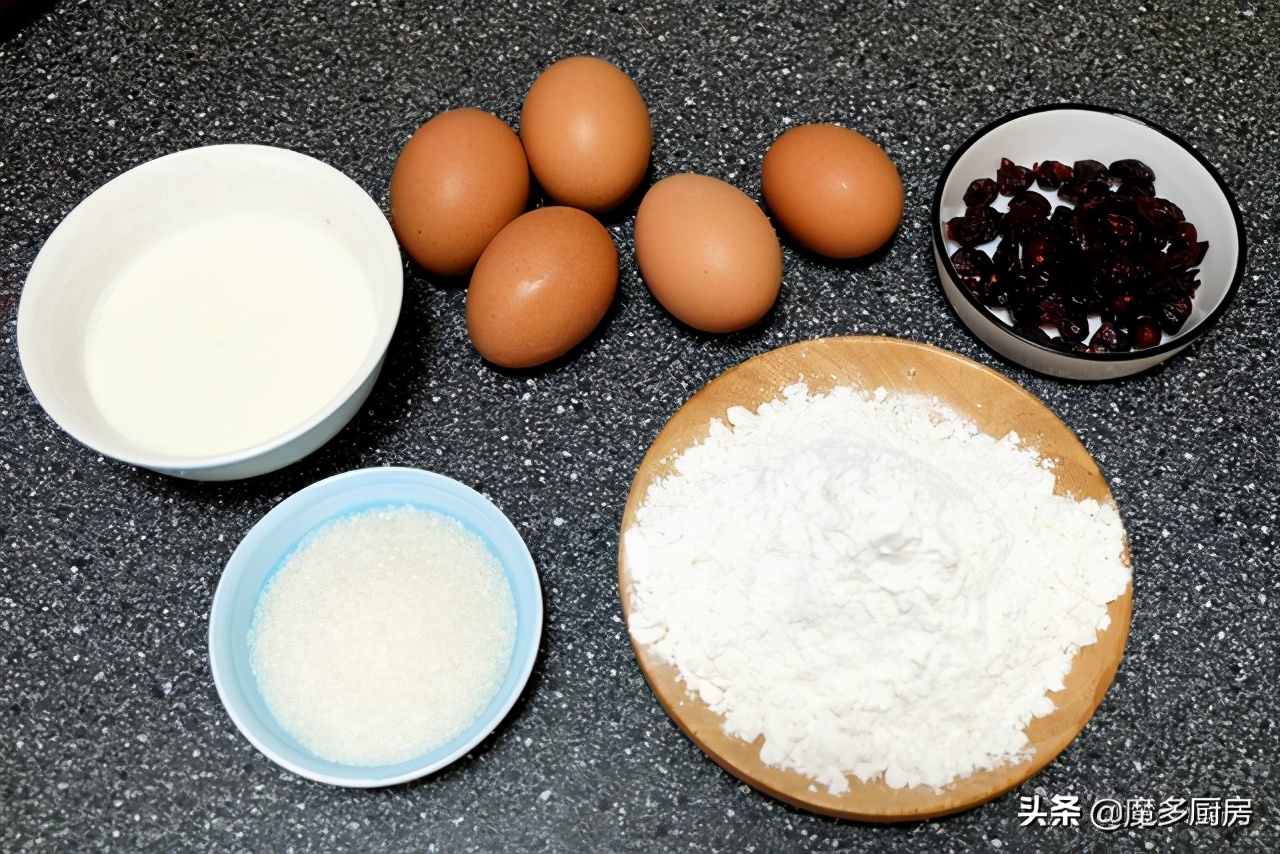 三个鸡蛋做蛋糕一杯面粉够不够,5个鸡蛋用几克蛋糕粉