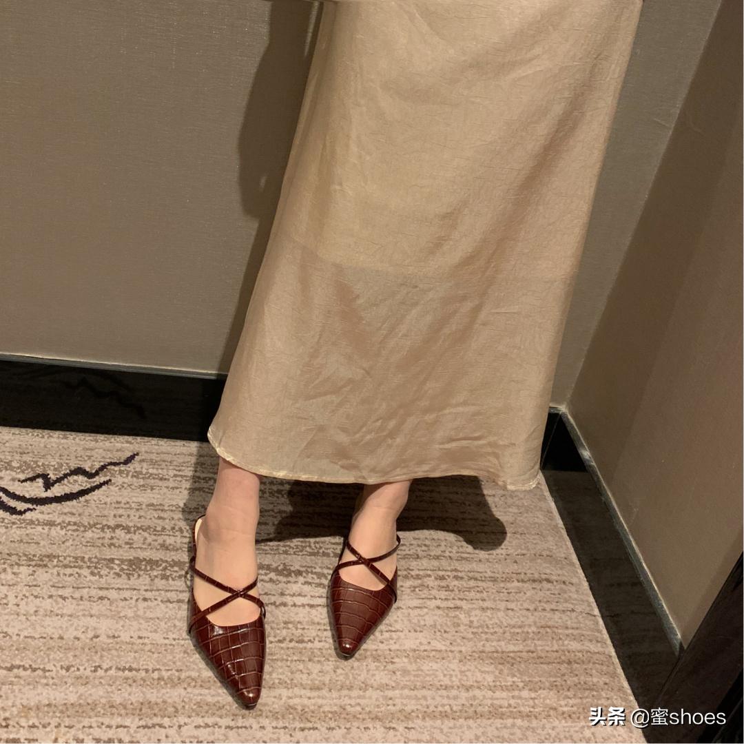 同样是高跟鞋的品类，猫跟鞋、穆勒鞋和玛丽珍鞋有什么不同之处？