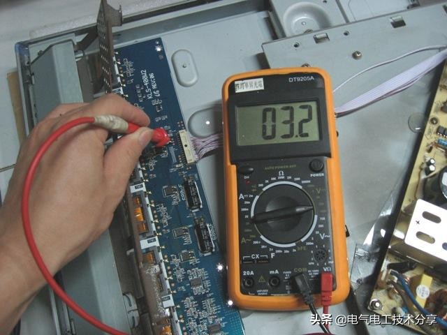 自动复位过欠压保护器红灯闪烁,过复式欠压延时保护器红灯闪烁