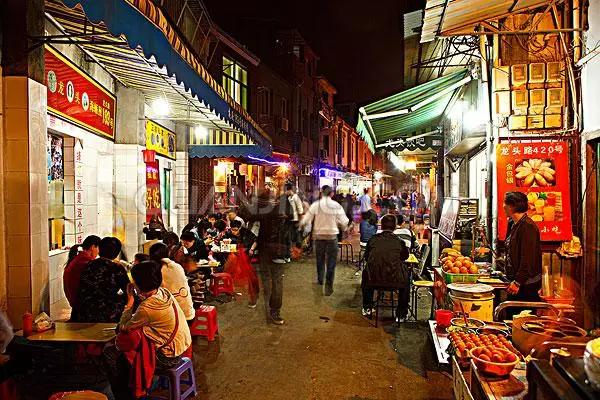 国内5条美食街全吃过才算吃货,吃货视频大全深夜美食街