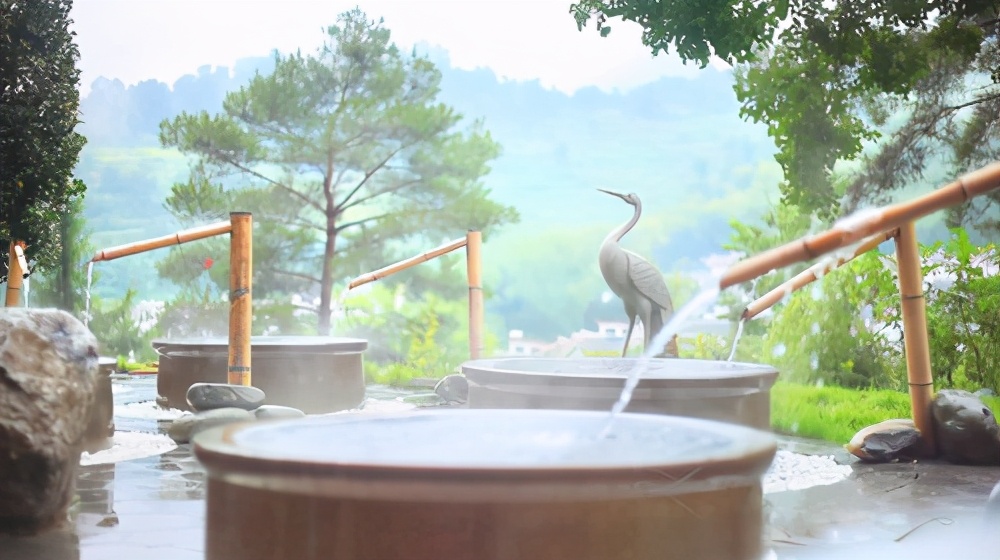 云南火龙驱赶至贵州石阡，温泉水的热度带动全城康养的健康新潮流