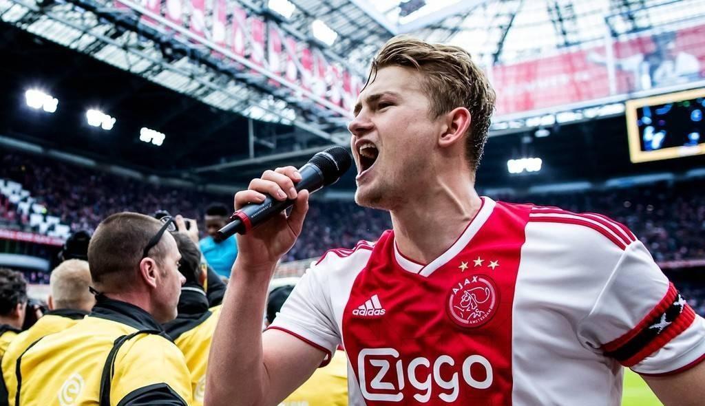 德里赫特禁区内手球裁判没有表示,德里赫特手球在第几分钟