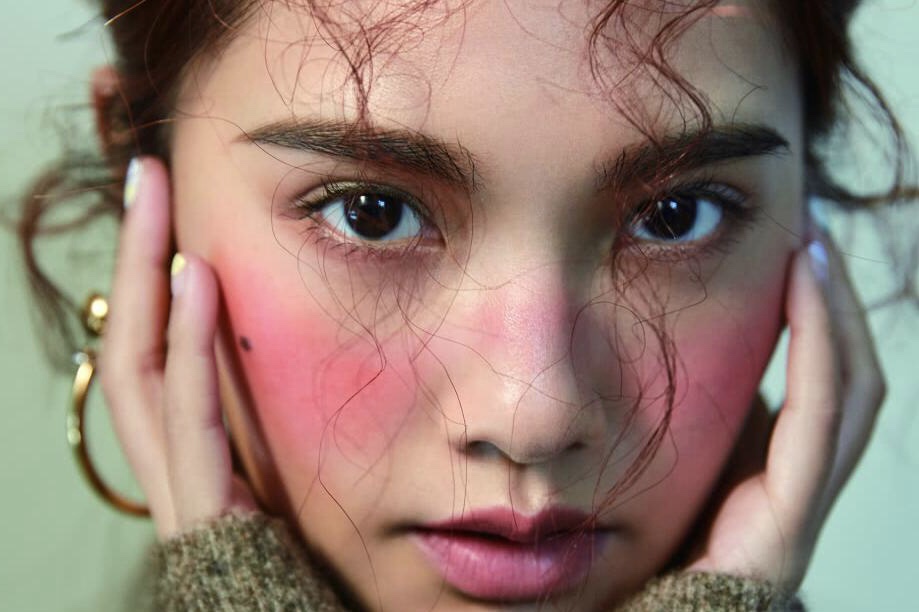 羽绒服被太阳晒变颜色如何修复,晒后修复在家怎么做