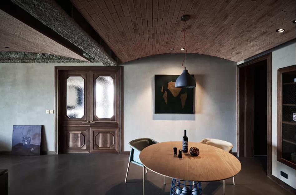 利用竹炭做成的板材，外表虽“其貌不扬”但功效“小清新”