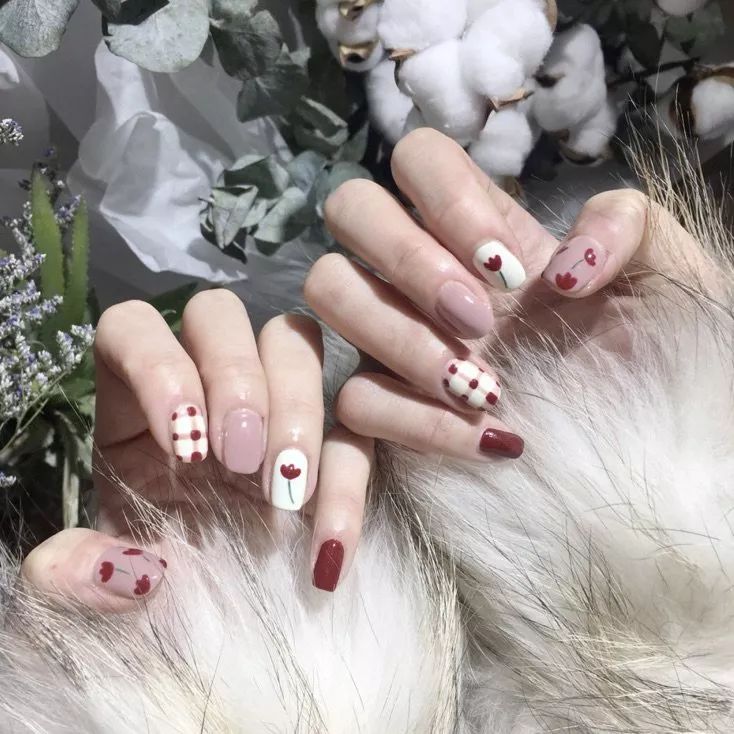 美甲什么颜色显得花哨好看,儿童美甲推荐不花哨