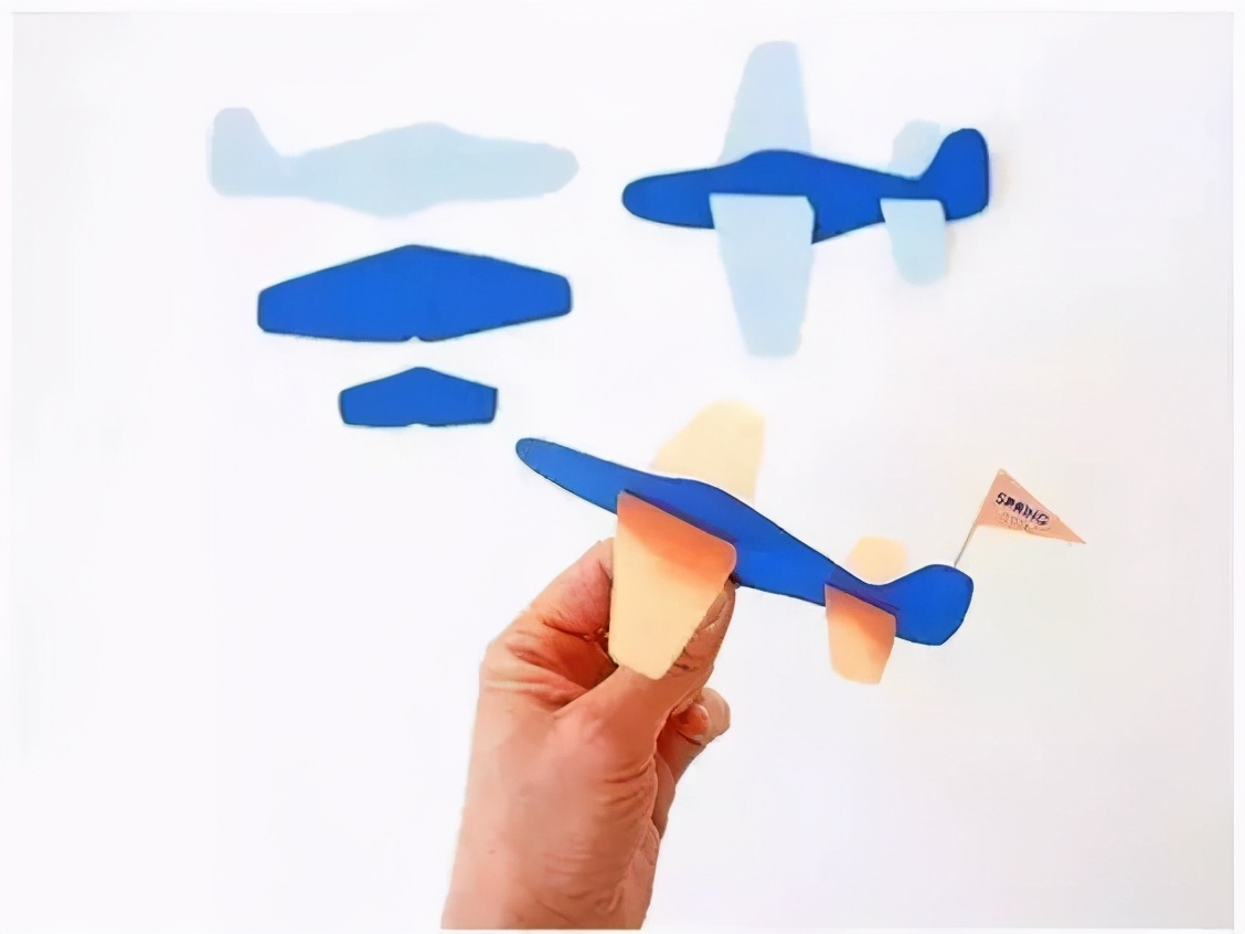 能飞的手工飞机制作幼儿园,国庆幼儿园手工制作飞机图文