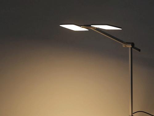 智能护眼有设计感的台灯,用心设计自动调光护眼台灯更智能