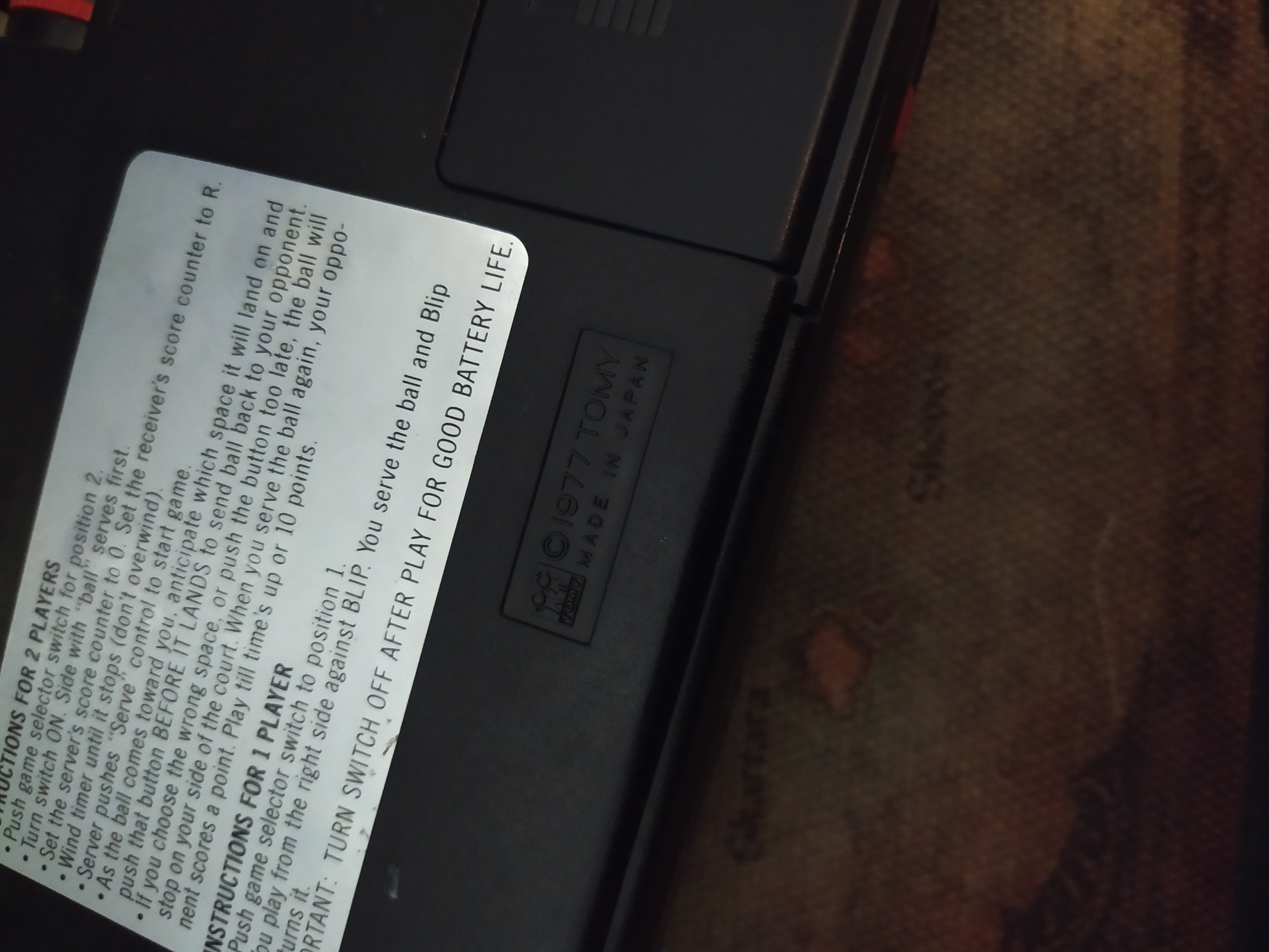 小球的魅力！1977年的古老掌机《Blip》，从双人网球游戏到打砖块