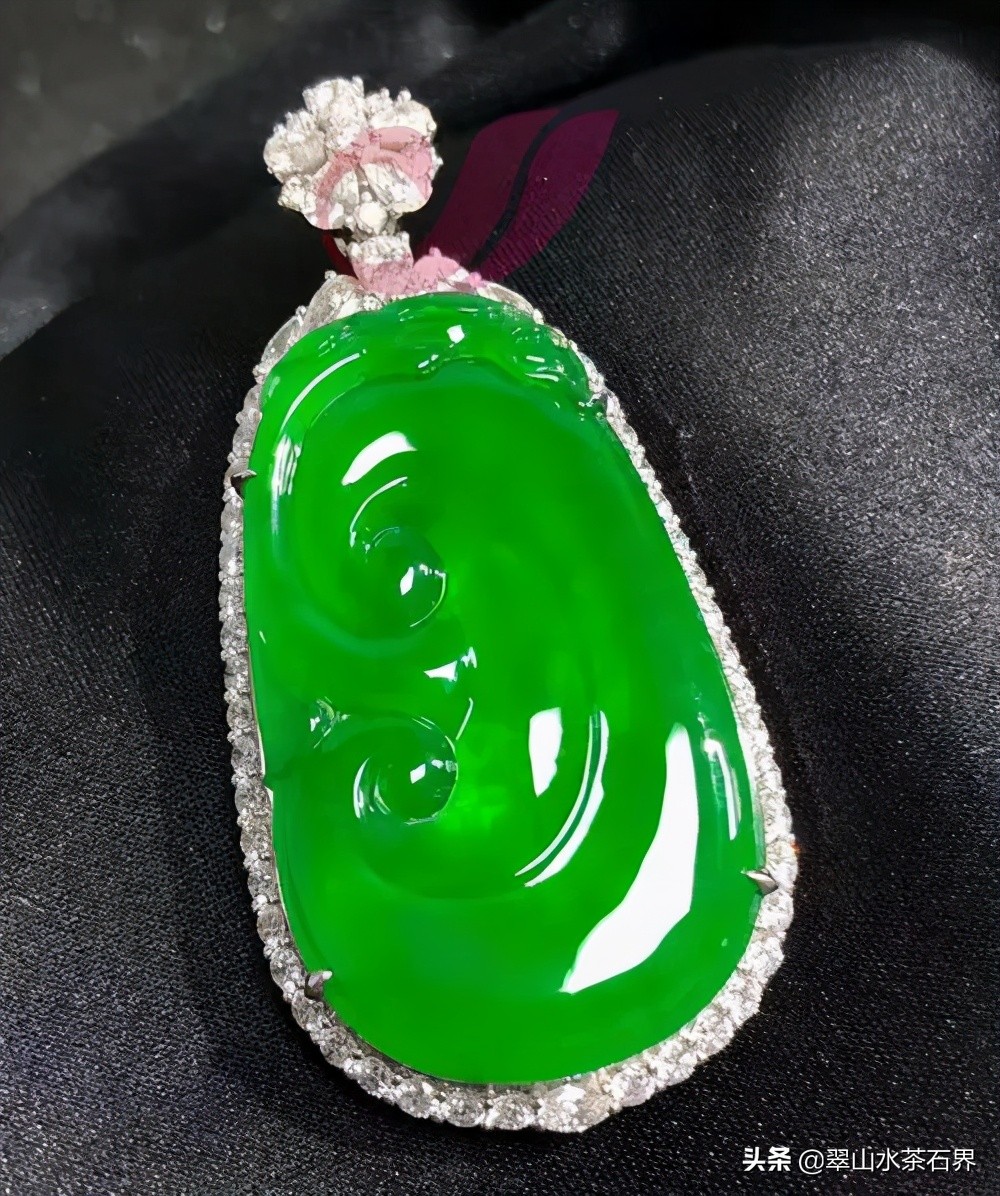 不同颜色翡翠含的元素,不同种类绿色的翡翠