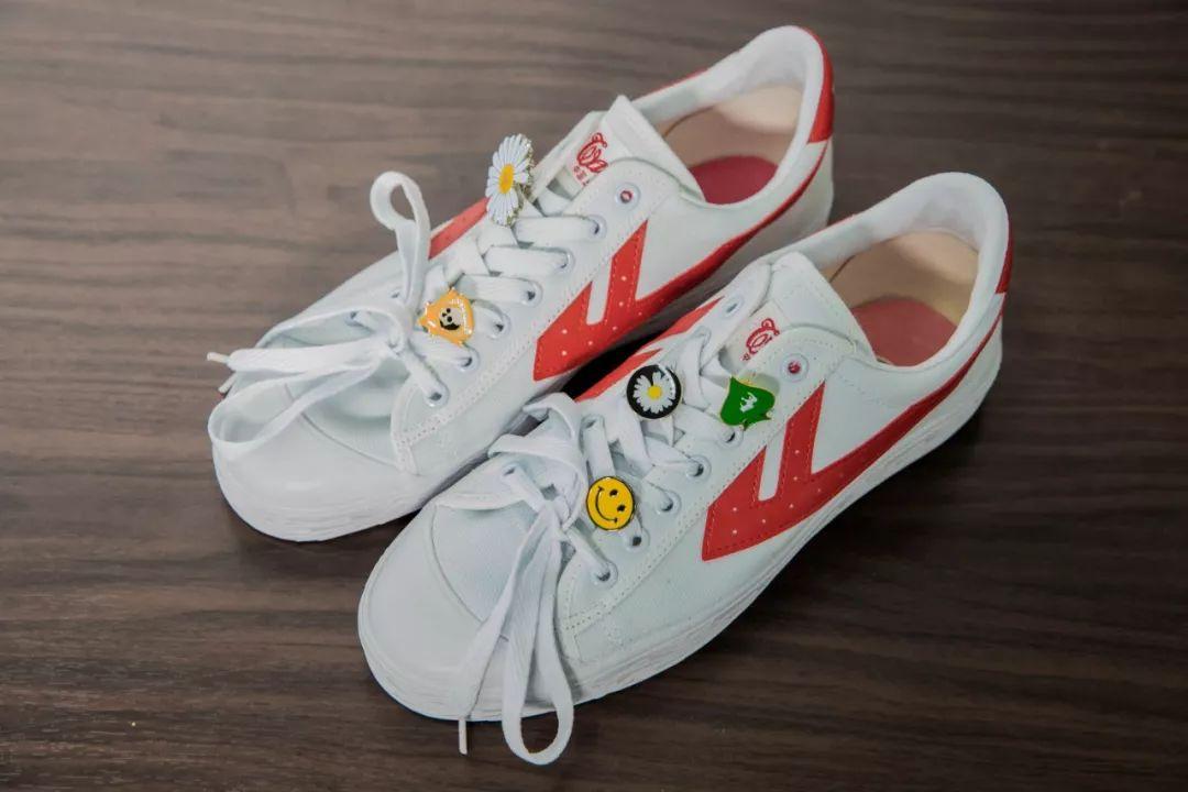 怎么系鞋带扁的鞋带不容易掉,明星同款鞋带怎么系