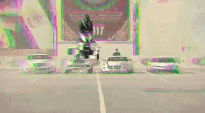 迪拜街头捡到一辆豪车,迪拜豪车坟场里的废弃豪车