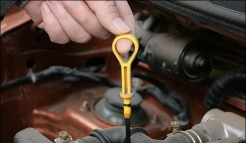 仪表盘的这八个灯亮了必须停车,停车后仪表盘自动亮起